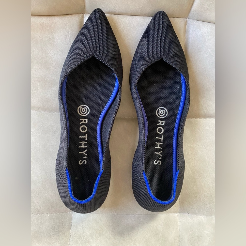 Rothy’s Black Pointed Flats size 7 but fit like a 6.5 - Picture 2 of 9